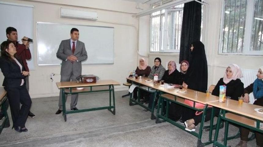 Har&uuml;sem&rsquo;den Suriyeli M&uuml;ltecilere Tıbbı Sekreterlik Kursu