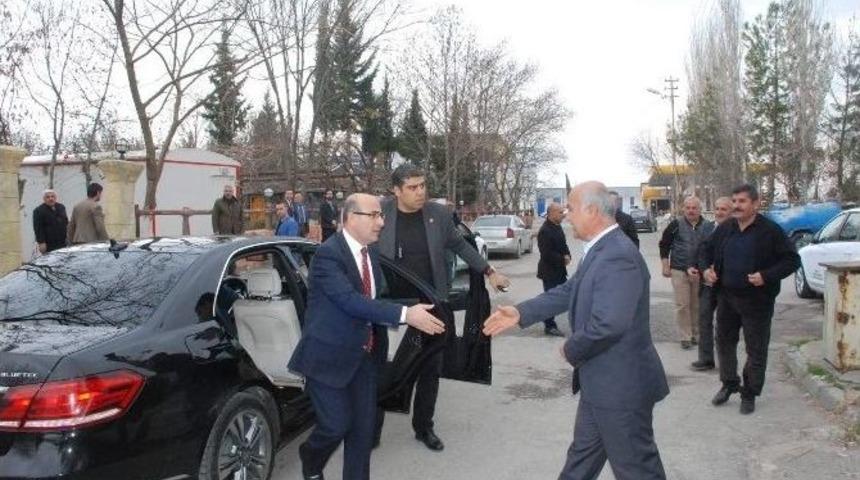 Vali Demirtaş, K&uuml;&ccedil;&uuml;k Sanayi Sitesi Esnafıyla Bir Araya Geldi