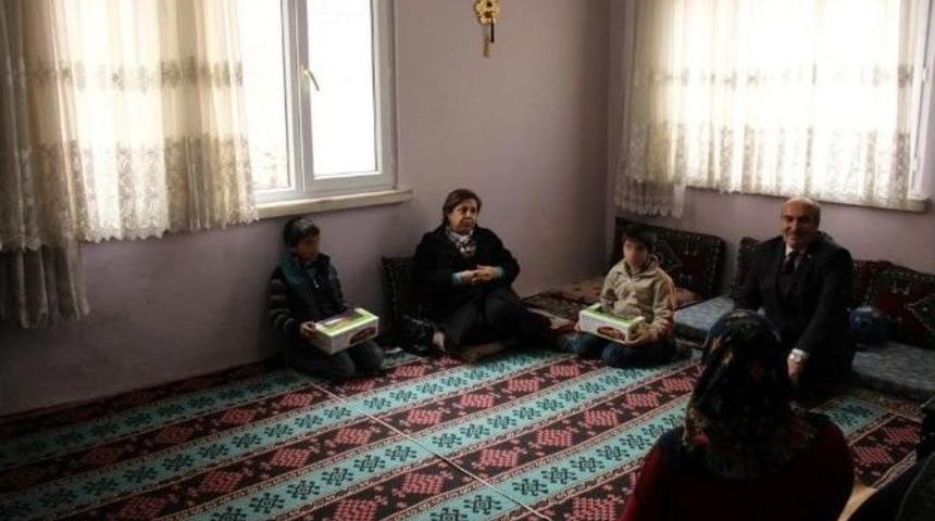 Ayşe Kam&ccedil;ı, İhtiya&ccedil; Sahibi Aileleri Ziyaret Etti