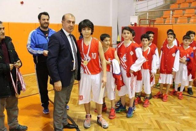 Malatya Final Okulları Basketbol Takımı Yarı Finale Yükseldi