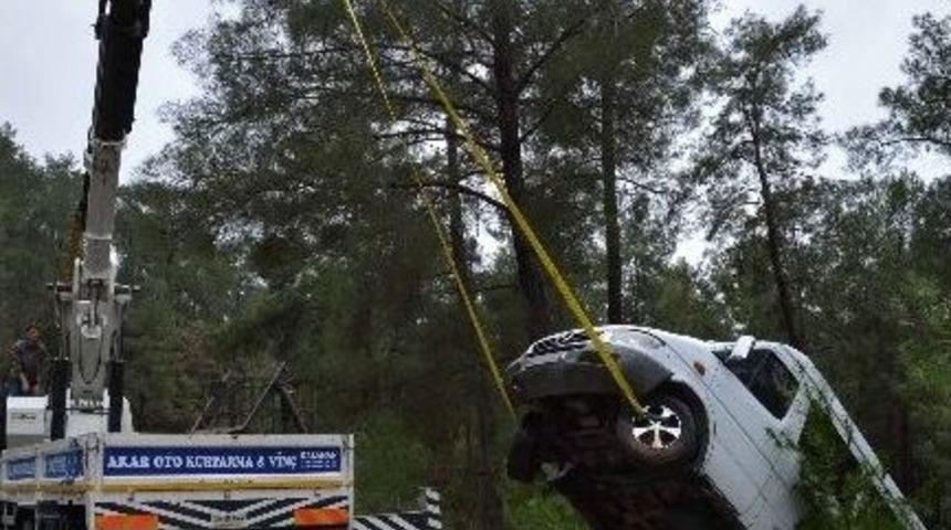 Dalaman&rsquo;da Yolcu Minib&uuml;s&uuml; U&ccedil;uruma Yuvarlandı; 8 Yaralı