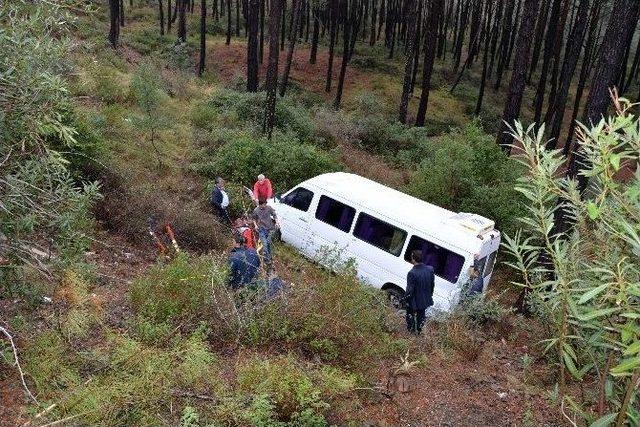 Dalaman’da Yolcu Minibüsü Uçuruma Yuvarlandı; 8 Yaralı