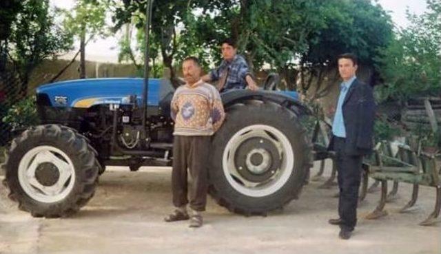 Eski Mit Yöneticisinin Anne Ve Babasını, Yeğenleri Silahla Vurarak Öldürdü