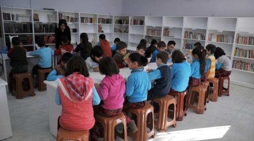 Boz&uuml;y&uuml;k Belediyesi&rsquo;nin Eğitime Desteği S&uuml;r&uuml;yor