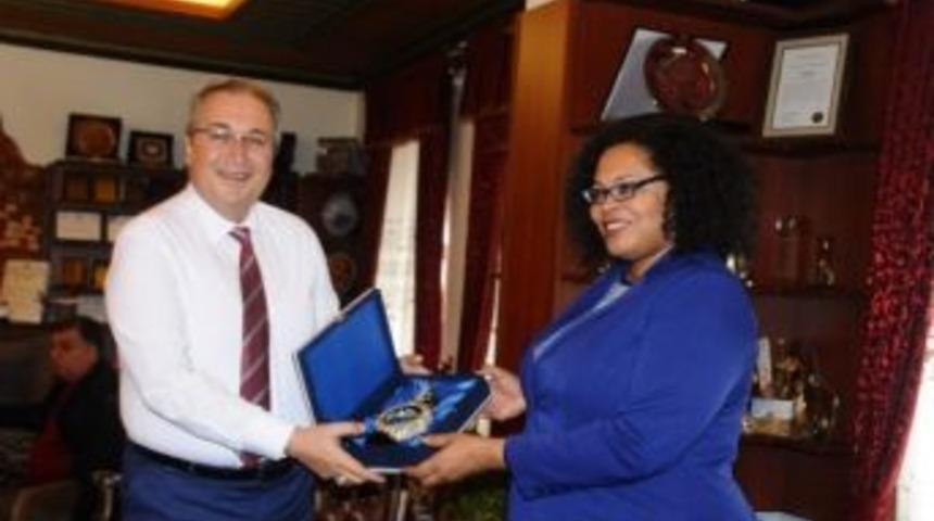 Abd B&uuml;y&uuml;kel&ccedil;iliği Basın Baş Katibi Gwyn, &Uuml;nver&rsquo;i Ziyaret Etti
