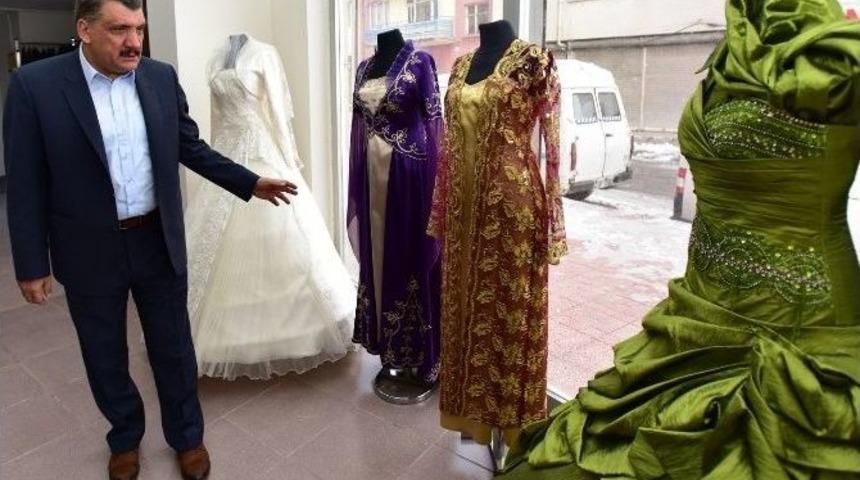 Hayır &Ccedil;arşısı, Nişanlık Ve Gelinlik Hizmetine Başladı