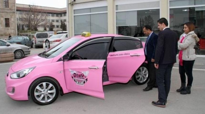 Sivas&rsquo;ta Kadınlara &Ouml;zel &lsquo;pembe Taksi&rsquo;