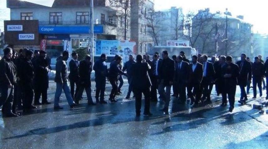 G&uuml;mr&uuml;k Ve Ticaret Bakan Yardımcısı &Ccedil;iftci, Ak Parti Erciş İl&ccedil;e Teşkilatını Ziyaret Etti