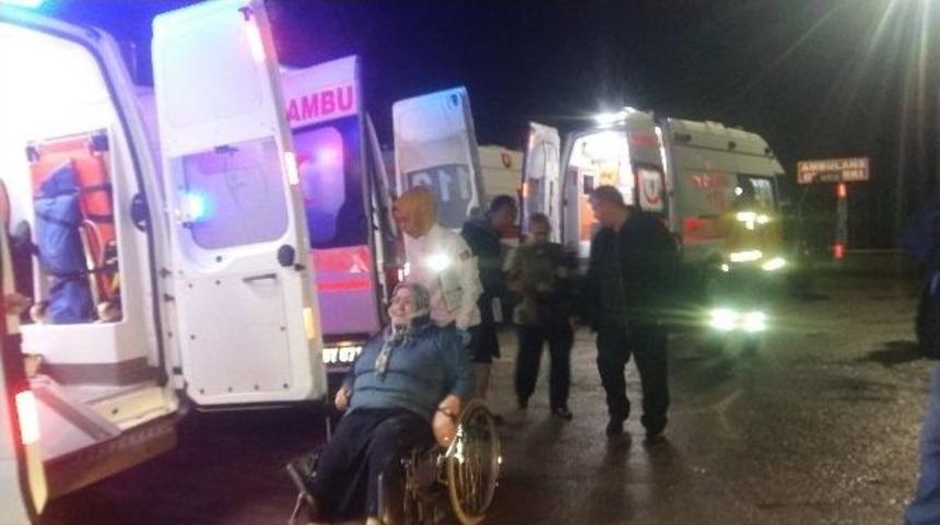 Hasta Ziyaretinden D&ouml;nen Otomobil Kaza Yaptı: 1 &Ouml;l&uuml;, 3 Yaralı