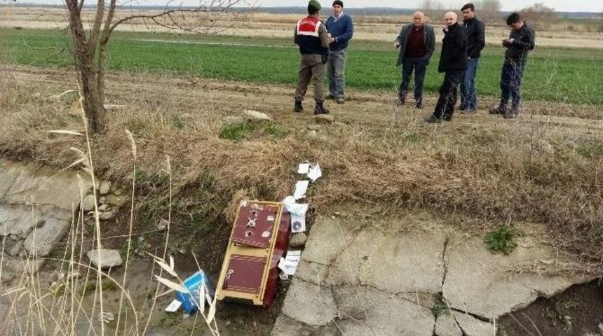 &Ccedil;alınan Para Kasası Sulama Kanalında Bulundu