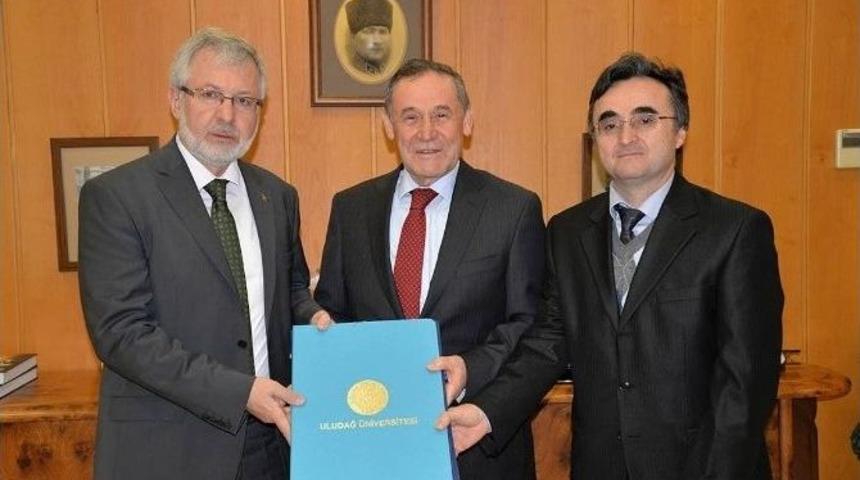 Mustafakemalpaşa Myo&rsquo;yu Se&ccedil;en Başarılı &Ouml;ğrencilere Burs