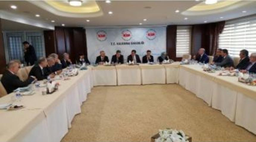 B&ouml;lge Milletvekilleri Kalkınma Bakanı Yılmaz İle G&ouml;r&uuml;şt&uuml;