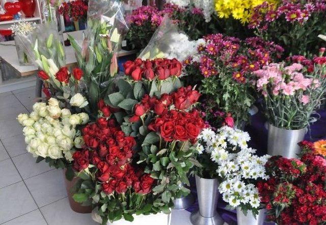 (özel Haber) Çiçekçiler Ve Kuyumcular Sevgililer Günü’nü Dört Gözle Bekliyor