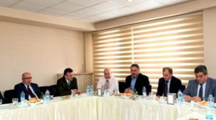 Sağlık Y&ouml;neticileri Yemekte Buluştu