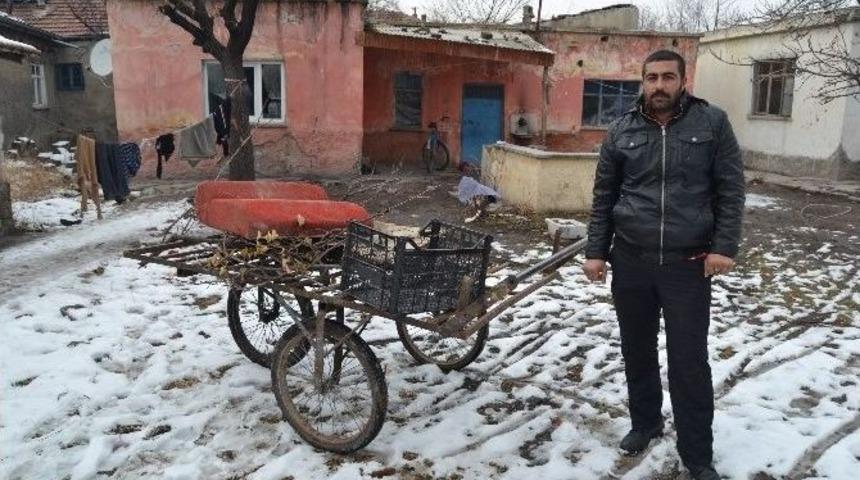 Kağıt Toplama Yasağının Gelmesiyle Zor Duruma D&uuml;şen Aile Yetkililerden Yardım İstedi