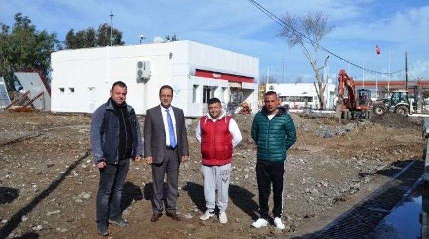 G&ouml;kay Bacan, &ldquo;akaryakıt İstasyonu Dedikodularına G&uuml;l&uuml;p Ge&ccedil;iyoruz&rdquo;