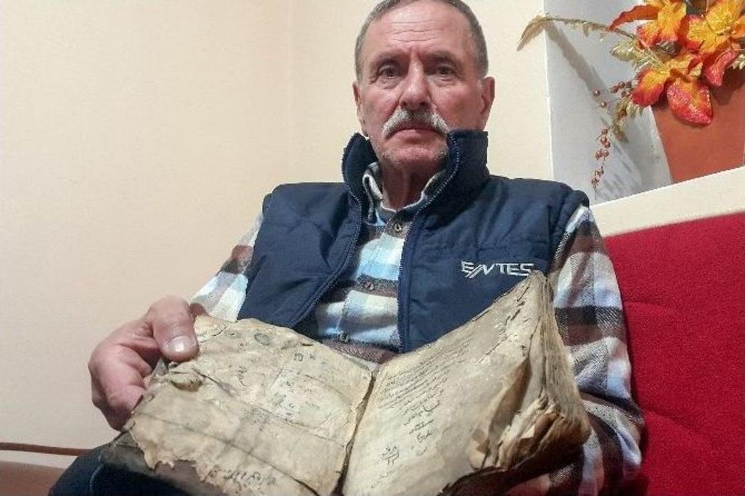 370 Yıllık El Yazması Kitabı M&uuml;ze&rsquo;ye Hediye Etti