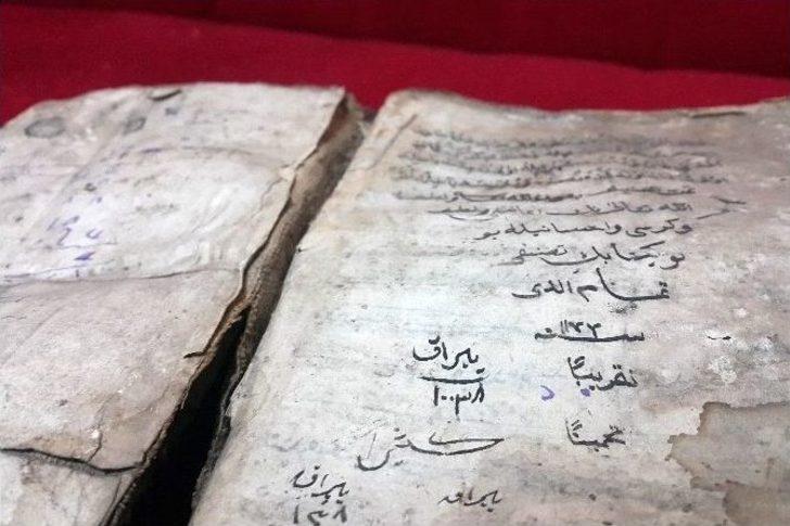 370 Yıllık El Yazması Kitabı Müze’ye Hediye Etti G3