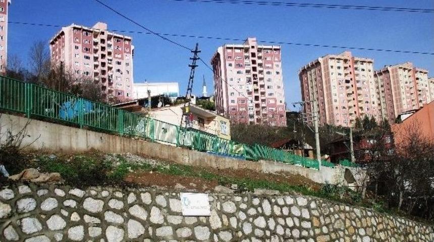 Eğimli Sokaklara Korkuluk &Ccedil;alışması