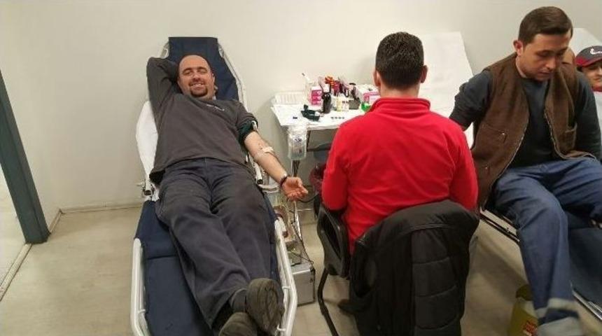 67 Fabrika &Ccedil;alışanından Kızılay&rsquo;a Kan Bağışı