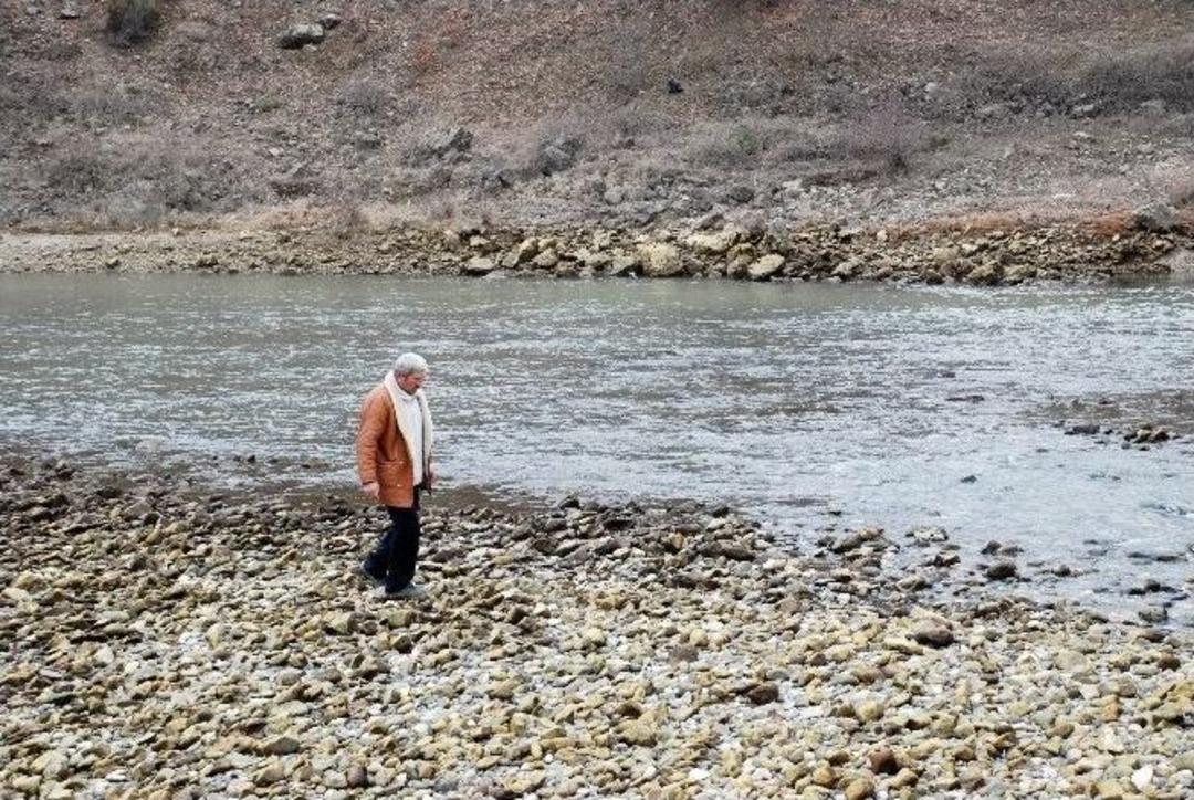 Kayıp Torununu 45 G&uuml;nd&uuml;r Kelkit &Ccedil;ayı Kenarında Arıyor