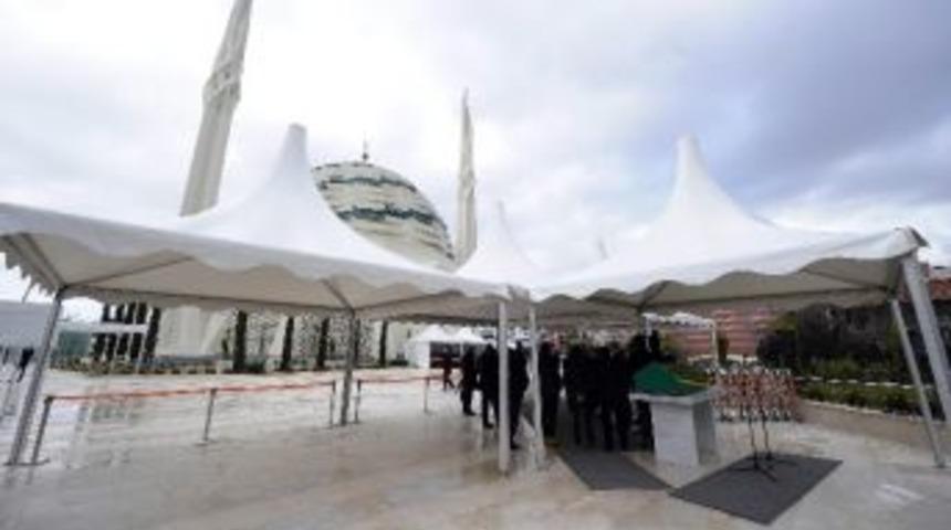 Abdullah G&uuml;l&rsquo;&uuml;n Kayınpederi Son Yolculuğuna Uğurlanıyor