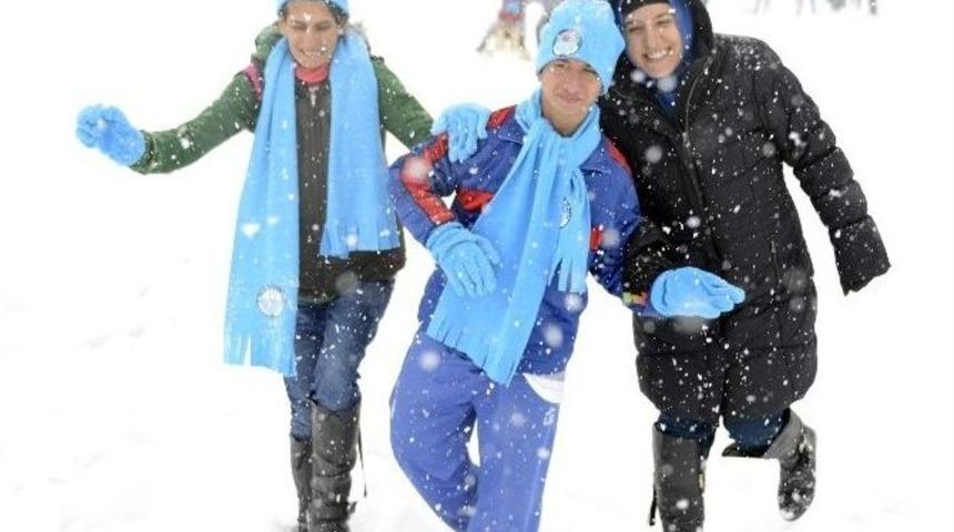 Büyükşehir Belediyesi Engelli Çocukları Karla Buluşturdu