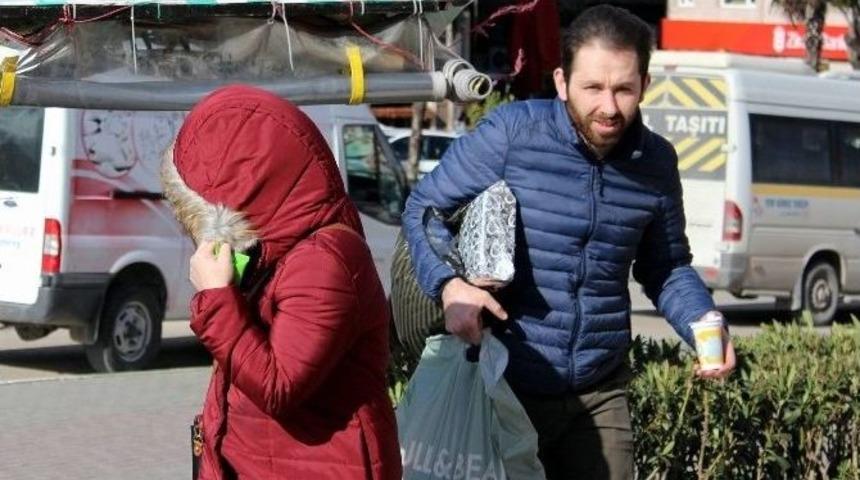 Lodos Bursa&rsquo;da Vatandaşlara Zor Anlar Yaşattı