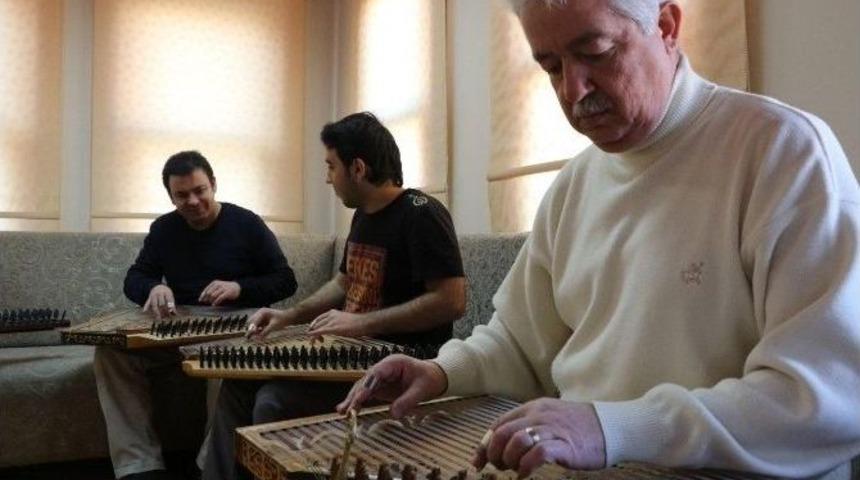 &Uuml;stadından Ey&uuml;pl&uuml;lere Kanun Dersleri