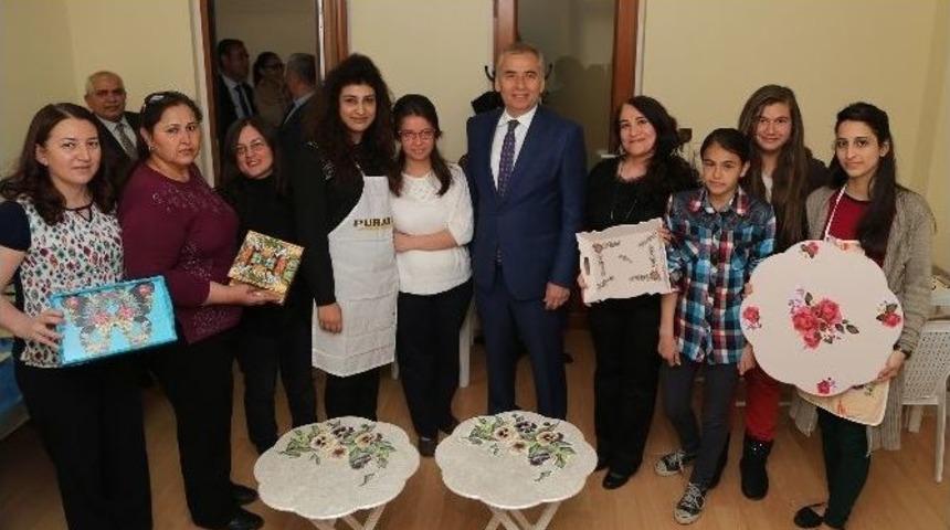 Denizli&rsquo;de El Sanatları Yaşatılıyor