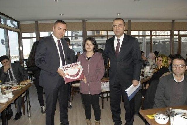 Teog Birincisi Olan Zeve Ortaokulu &Ouml;ğrencileri &Ouml;d&uuml;llendirildi 1