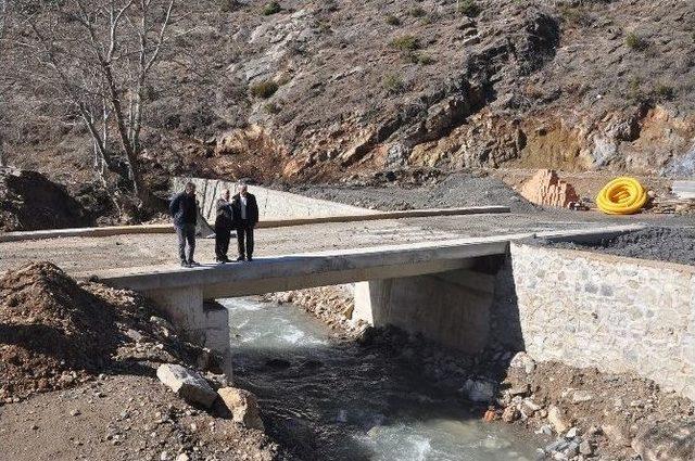 Büyükşehir’den Saimbeyli’de Yol Ve Köprü Çalışması