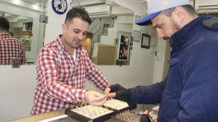 Y&uuml;kselen Altın Fiyatları Sevgilileri G&uuml;n&uuml;&rsquo;n&uuml; Etkiledi