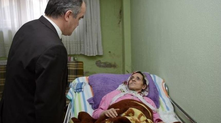 Başkan G&uuml;rlesin&rsquo;den Hastalara Ziyaret