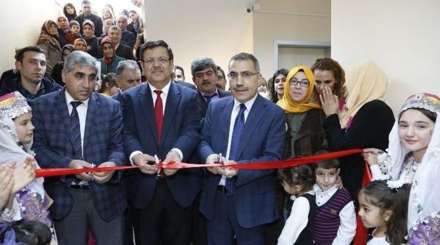 Fatih Terim K&uuml;lt&uuml;r Evi&rsquo;nde Sergi A&ccedil;ılışı