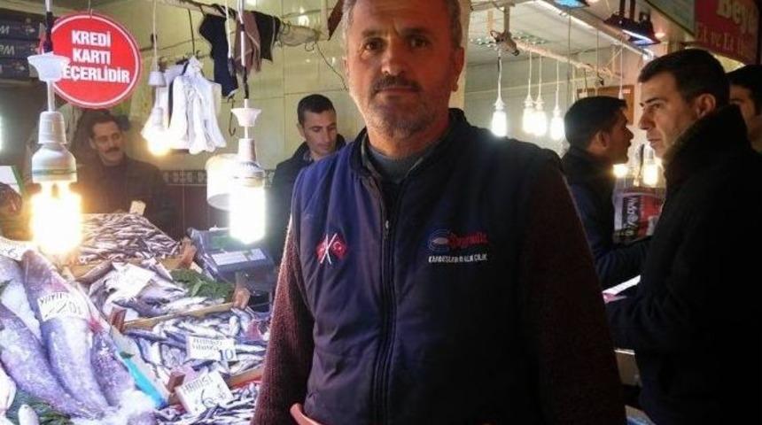 Dev Kurşun Balığı İ&ccedil;in Vatandaşlar Sıraya Girdi