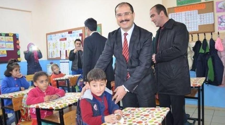 Yalova&rsquo;da &Ouml;ğrencilere Meyve Dağıtıldı