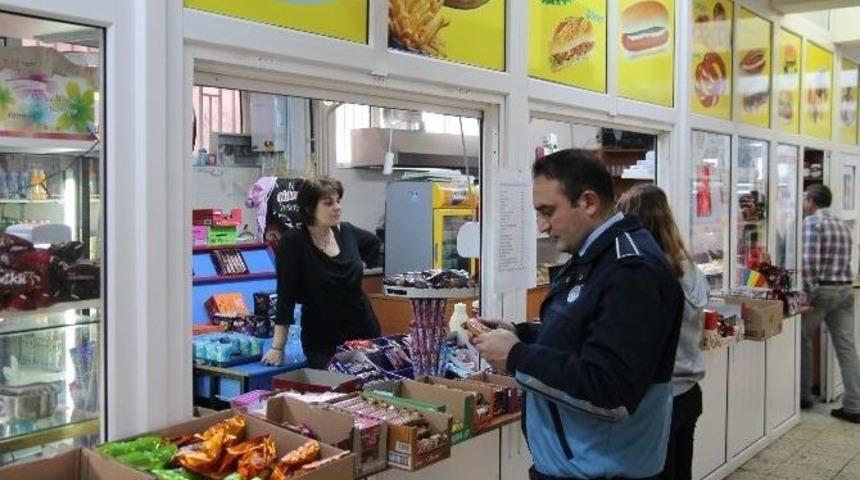 Okul &Ouml;nlerindeki Seyyar Satıcılar Ve İş Yerleri Denetleniyor