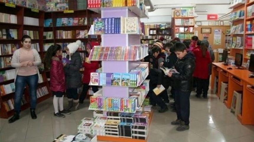 Har&ccedil;lıklarını Biriktirip Kitap Aldılar