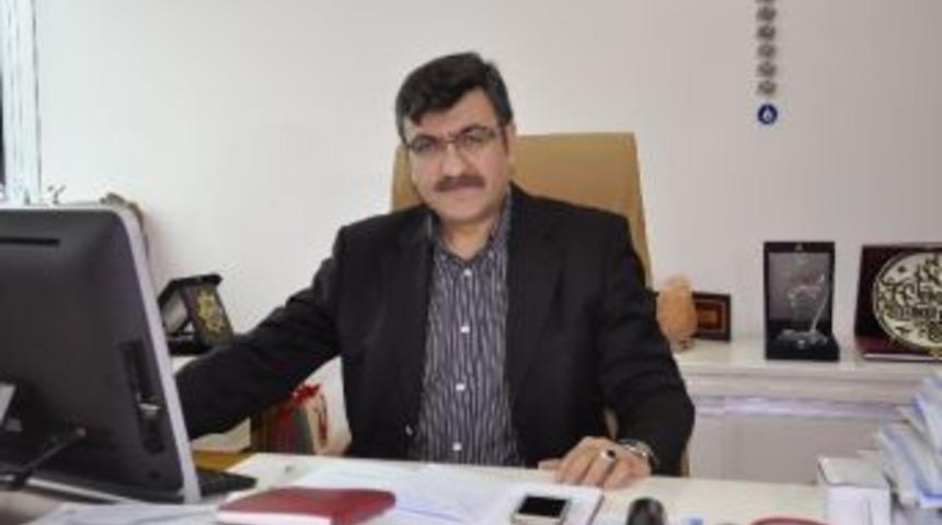 Yeni Y&uuml;zyıl &Uuml;niversitesi Rekt&ouml;r Yardımcısı Hacısalihoğlu: "d&uuml;nya Siyasi Sistemi T&uuml;keniyor, İnsanlık Kaybediyor&rdquo;