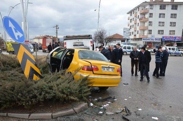 Oğlunu Ziyarete Giderken Kaza Yaptı: 8 Yaralı