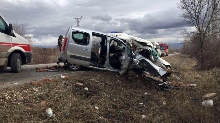 &Ccedil;orum&rsquo;da İki Ara&ccedil; Kafa Kafaya &Ccedil;arpıştı: 3 &Ouml;l&uuml;