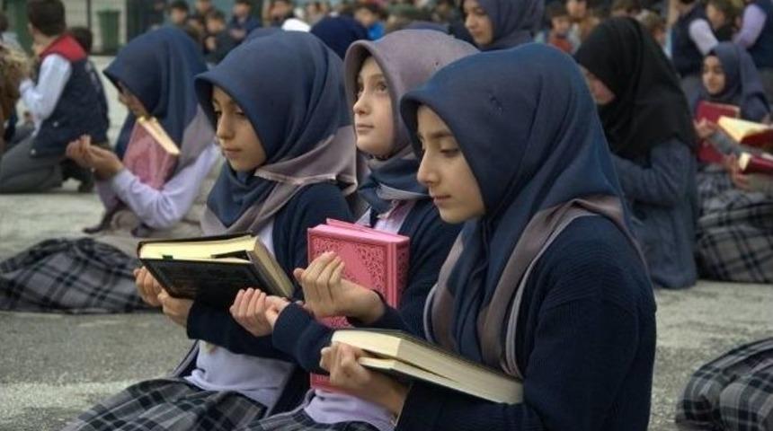 Boz&uuml;y&uuml;k İmam Hatip Ortaokulu &Ouml;ğrencileri Şehitleri Andı