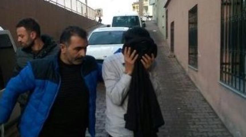 Yaşlı Kadının &Ouml;l&uuml;m&uuml;ne Neden Olduğu İleri S&uuml;r&uuml;len Zanlı Ve Babası Mahkemeye Sevk Edildi