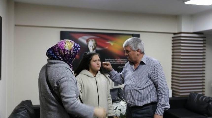 Ortaokul &Ouml;ğrencisine İşitme Cihazı Yardımı