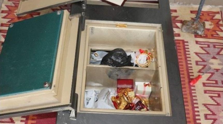 Polis Kasa Hırsızlarını Su&ccedil;&uuml;st&uuml; Yakaladı