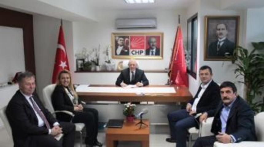 Chp Grup Başkan Vekili &Ouml;zg&uuml;r &Ouml;zel İzmir&rsquo;de