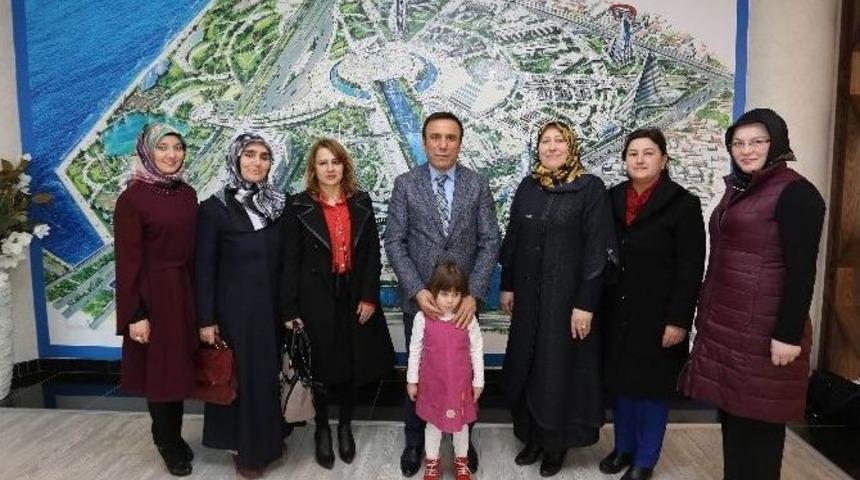 Ak Parti&rsquo;li Kadınlardan Başkan Gen&ccedil;&rsquo;e Ziyaret