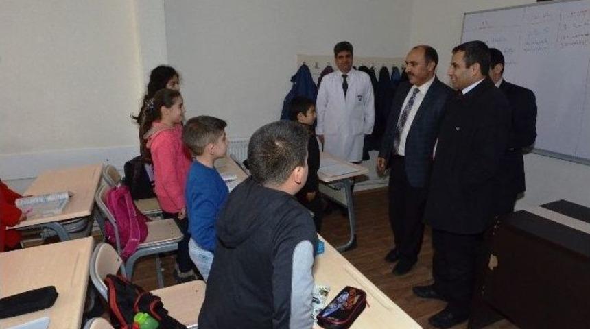 Yeşilyurt Belediyesi&rsquo;nden Suriyeli &Ouml;ğrencilere Kırtasiye Yardımı