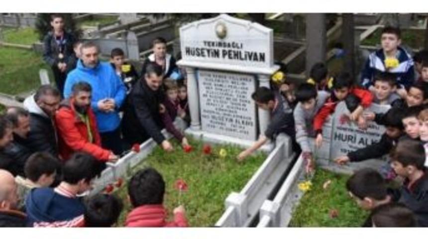 Efsane G&uuml;reş&ccedil;i H&uuml;seyin Pehlivan Mezarı Başında Anıldı